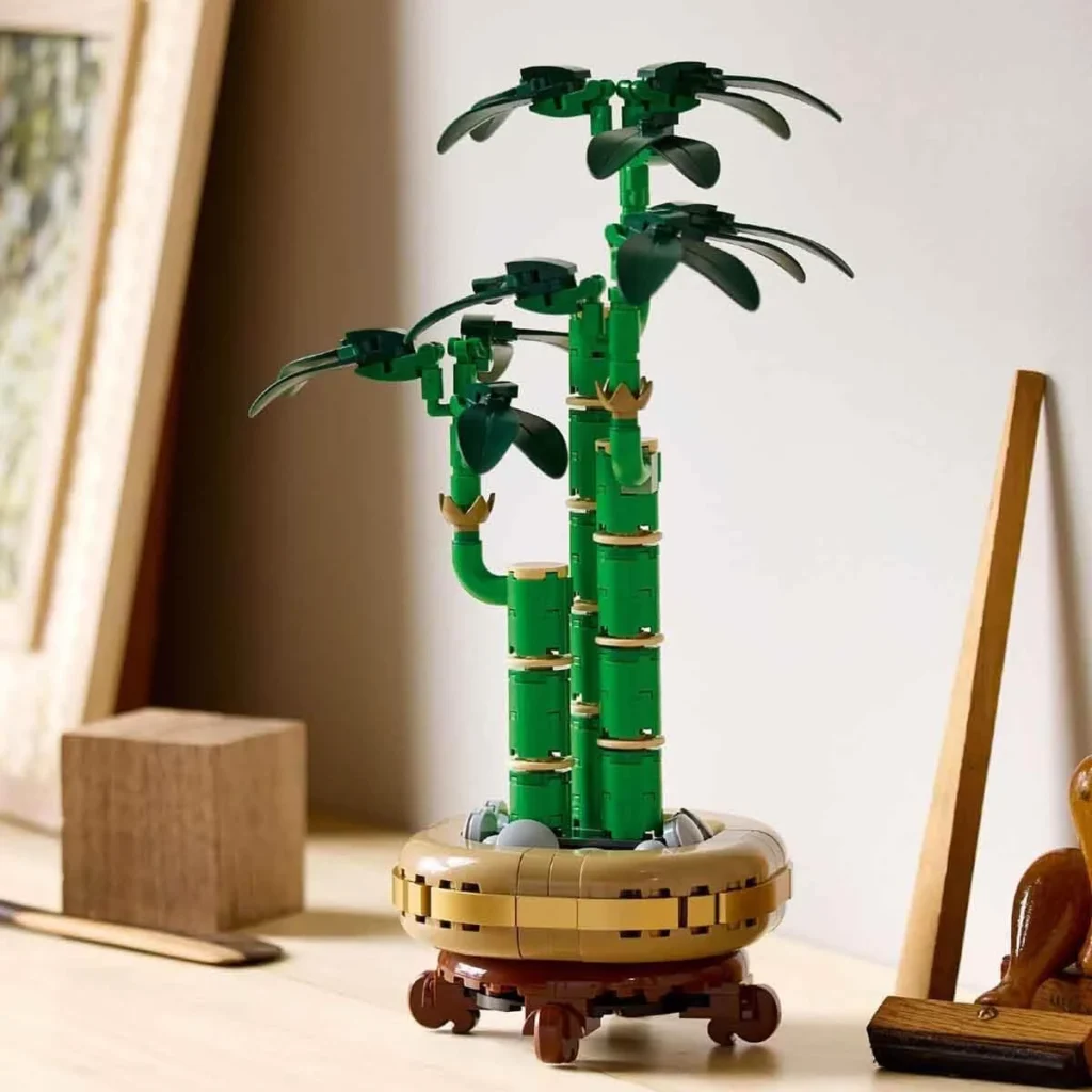 LEGO Botanicals Le Bambou de la Chance - Plante Artificielle pour décoration intérieure - Set de Construction pour Adulte avec Pot et Socle Effet Bois - Idée Cadeau pour Femme et Homme 10344